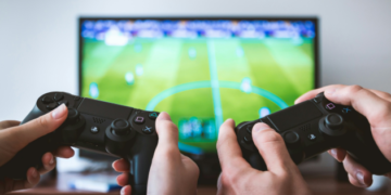 Why Do Apps Open When I Close a Game PC